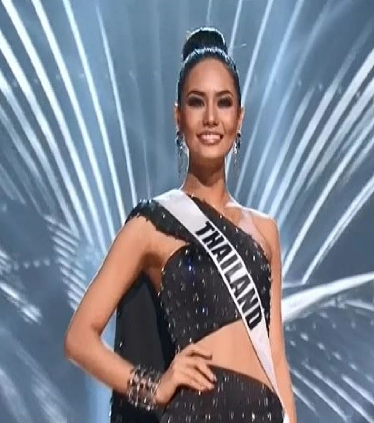 สมน้ำหน้า..ลิเบอร์ร่าน!!!"ยุทธนา มุกดาสนิท"ผกก.ดังเหน็บคำคมถึง"ปู ยิ่งลักษณ์"สวนเต็มๆ"ปวิน"ปากดีวิจารณ์"น้ำตาล"ตอบคำถามเวทีมิสยูนิเวิร์ส?