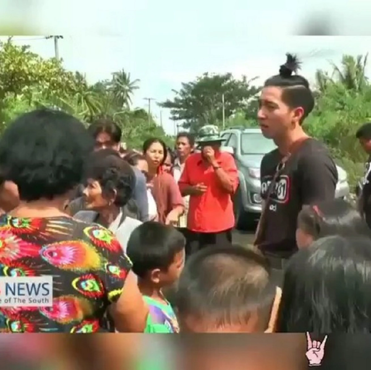 ได้ใจสุดๆ!!! "โตโน่" ทุ่มสุดตัว ลุยน้ำลุยโคลนช่วยชาวนครศรีฯ พร้อมโพสต์ข้อความที่ทำเอาซึ้ง บอกเลยหัวใจนายสุดยอดจริงๆ (มีคลิป)