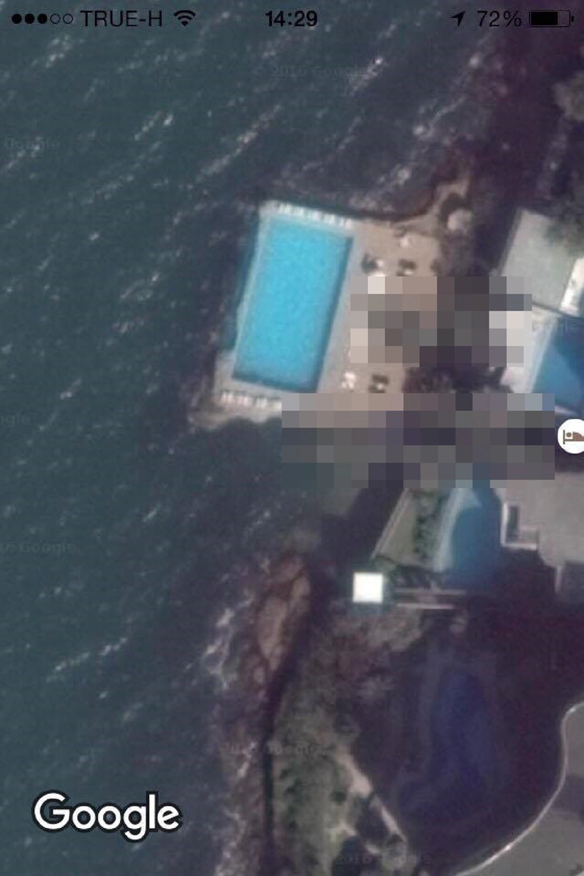 เกินไปมั๊ย!! Google Maps จับภาพชัดแจ๋ว นายทุนหน้าเลือดสร้างสระว่ายน้ำโรงแรม ล้ำลงทะเล ชาวบ้านเดือดหนัก จี้คสช.ตรวจสอบ!!