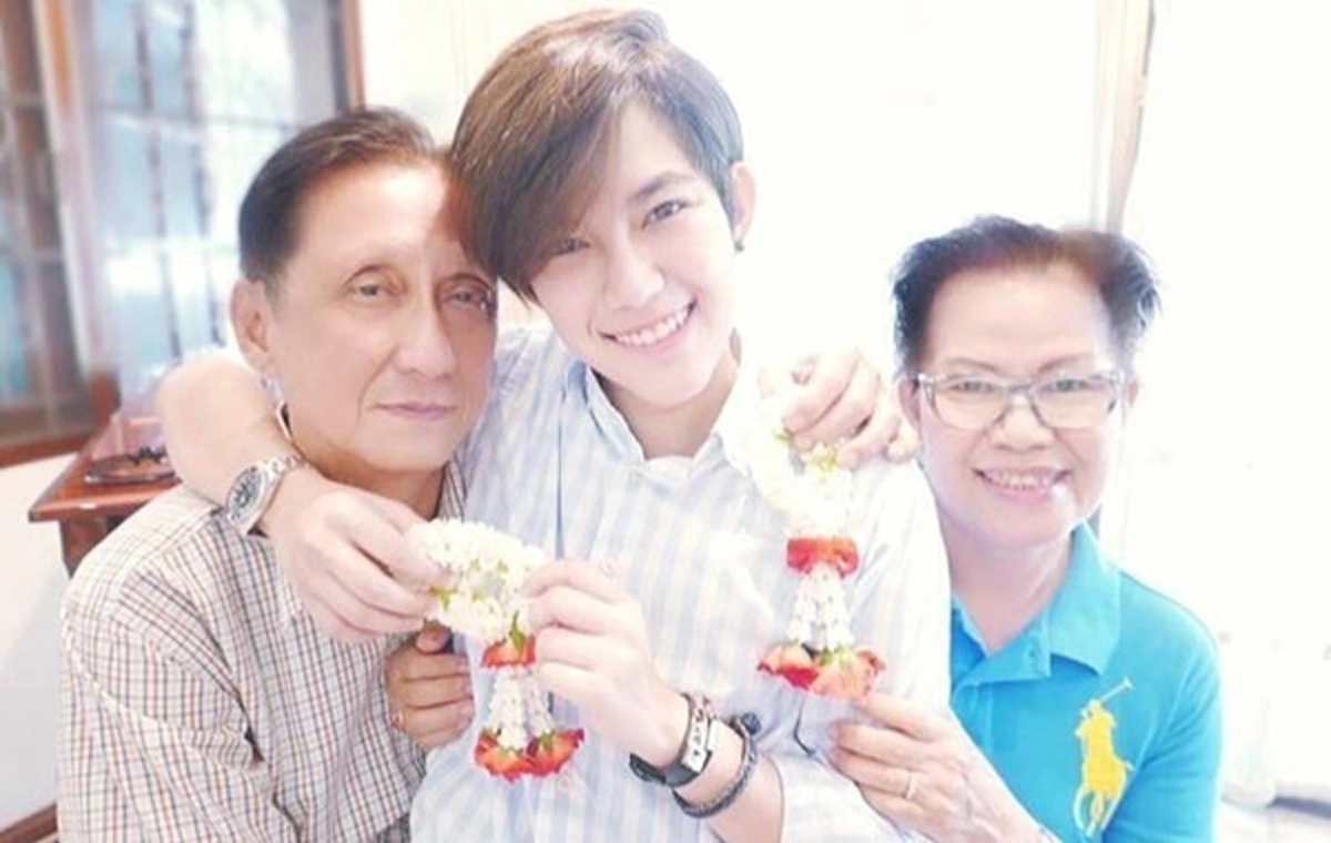 จะเป็นเด็กดี..ของป๊าม้าตลอดไป!! "ติ๊นา ศุภนาฎ" โพสต์คำสัญญาสุดท้าย ก่อนวันพระราชทานเพลิงศพ พ่อ-แม่ พร้อมขอบคุณทุกกำลังใจ
