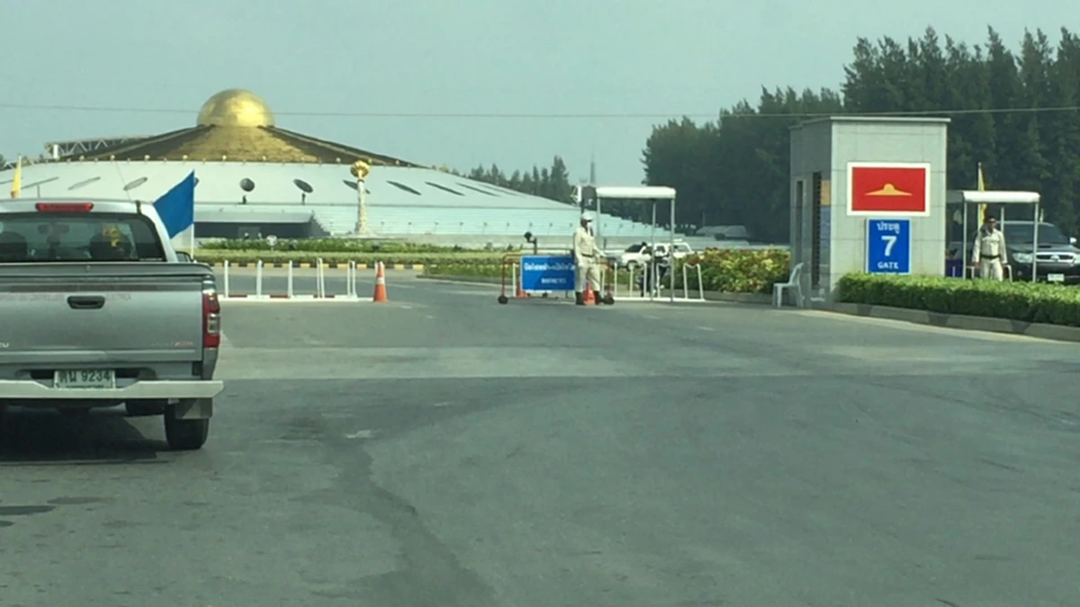 ทหาร-ตำรวจ ตรึงเข้มวัดธรรมกาย หวั่นกลุ่มต่อต้านเคลื่อน