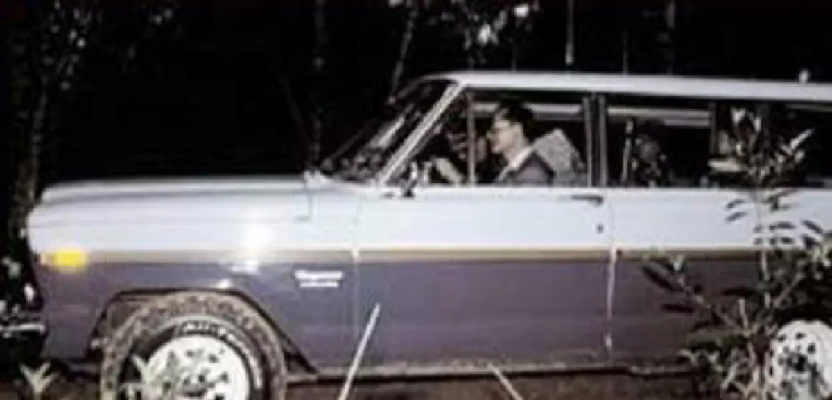 ท่านทราบหรือไม่ว่า...ในหลวงร.๙ทรงขับรถพระที่นั่งเองทั้งขาไปและกลับ แม้ระยะทางไกลเพียงไหนหรือเวลานานเท่าใด...เพื่อเสด็จเยี่ยมราษฎรของพระองค์