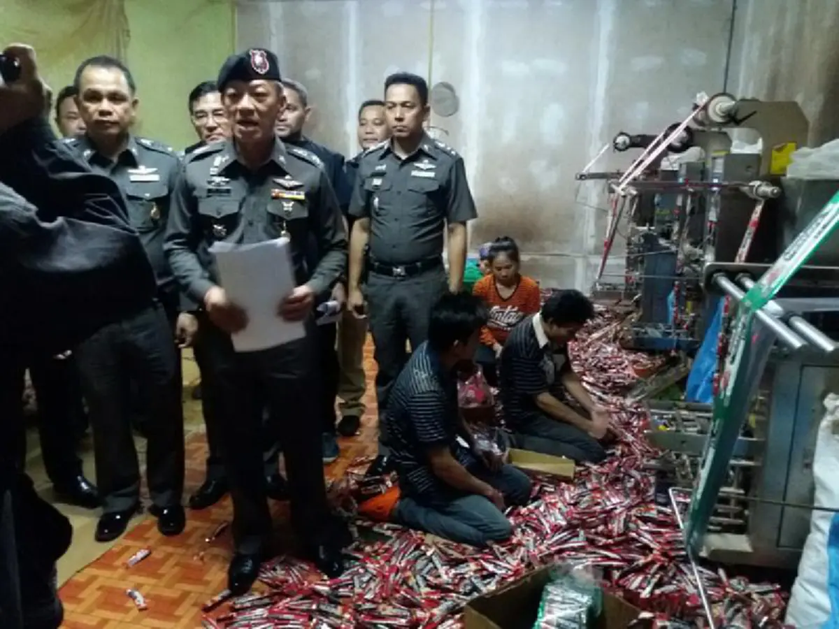 หนักเลยทีนี้!!! ชุดปราบกาแฟปลอมปทุมฯแฉแก๊งชั่วมั่วทำ "โอวัลตินพร้อมดื่ม" ด้วย  ฮึ่มเตรียมลุยกวาดล้างแหล่งใหญ่เร็วๆนี้!!?!! (คลิปสัมภาษณ์)