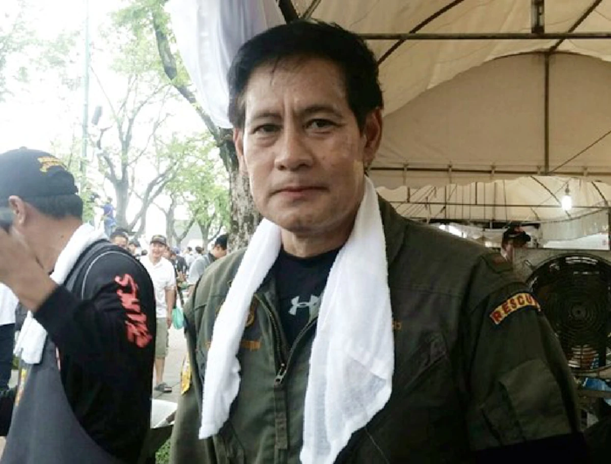 ไทด์-เอกพัน สุดปลื้ม!! ร่วมจิตอาสาลงทำครัวแจกปชช. วอนถวายความอาลัยพ่อหลวงด้วยความสำรวม เผย "หลวงพี่บิณฑ์" ตั้งใจบวชเงียบเป็นพระราชกุศล