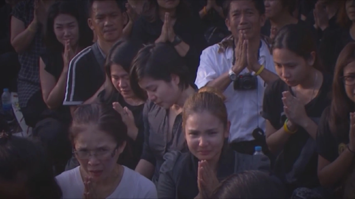 ทำจากหัวใจรักพ่อหลวง!!!  คลิปวีดิโอเพลง "พระราชาผู้ทรงธรรม"  ทุกภาพทุกห้วงอารมณ์คนไทยชมแล้วน้ำตาไหล (คลิป)