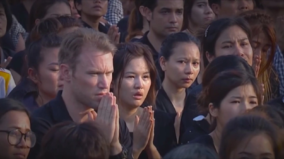 ทำจากหัวใจรักพ่อหลวง!!!  คลิปวีดิโอเพลง "พระราชาผู้ทรงธรรม"  ทุกภาพทุกห้วงอารมณ์คนไทยชมแล้วน้ำตาไหล (คลิป)