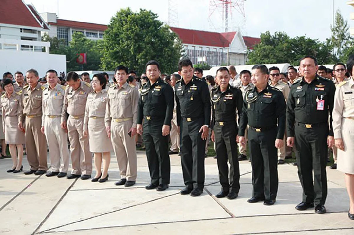 ชาวขอนแก่นรวมใจถวายพ่อ!!! แปรขบวนเป็นรูปริบบิ้น ถวายอาลัยในหลวง ร.9 (ชมคลิป)