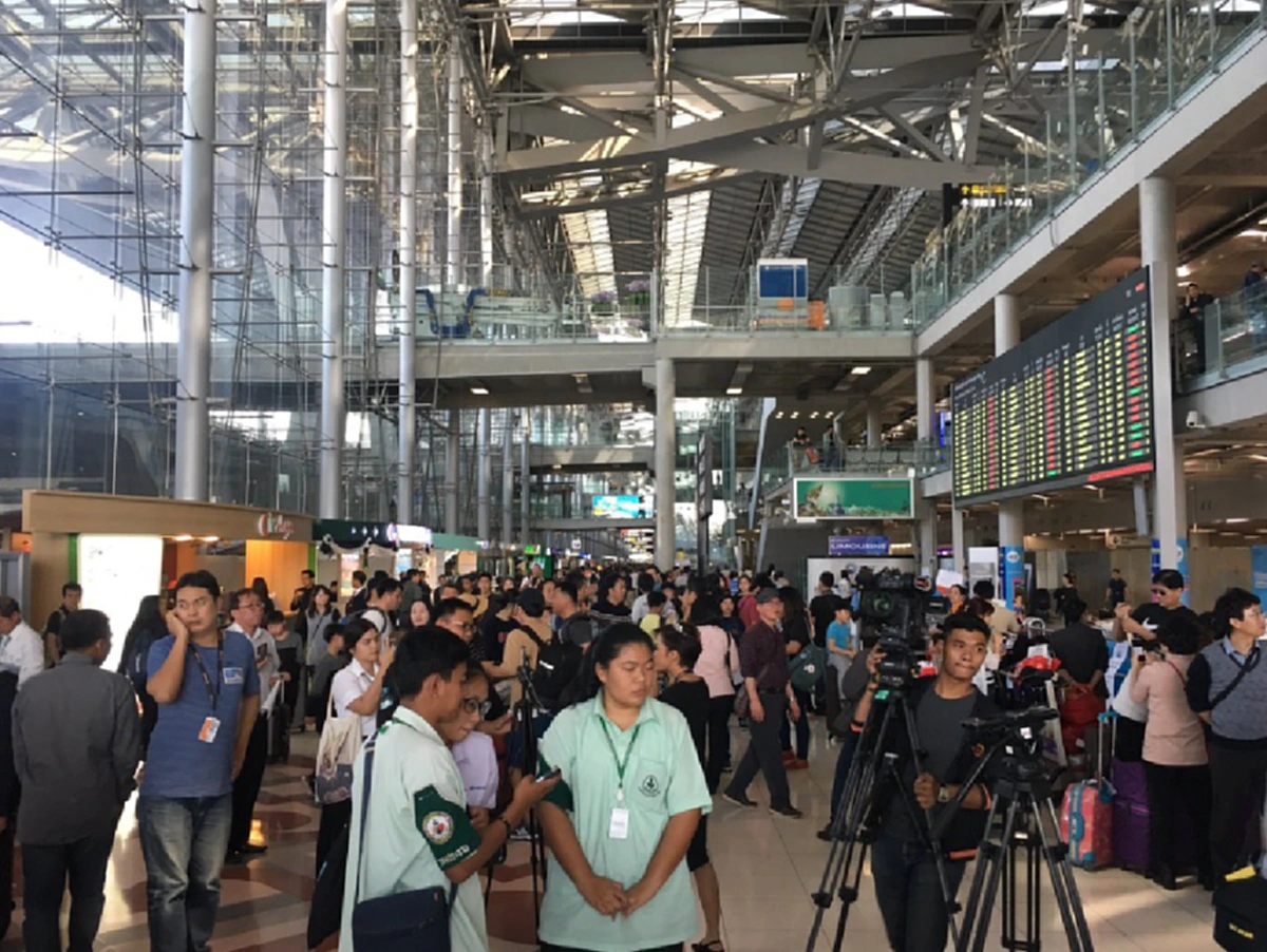 กลับสู่อ้อมกอดไทยแลนด์!!! แฟนนางงามร่วมต้อนรับ "น้ำตาล ชลิตา" รองมิสยูนิเวิร์สอันดับ 3 แฟนนางงาม-กองทัพสื่อแน่นสุวรรณภูมิ!!!