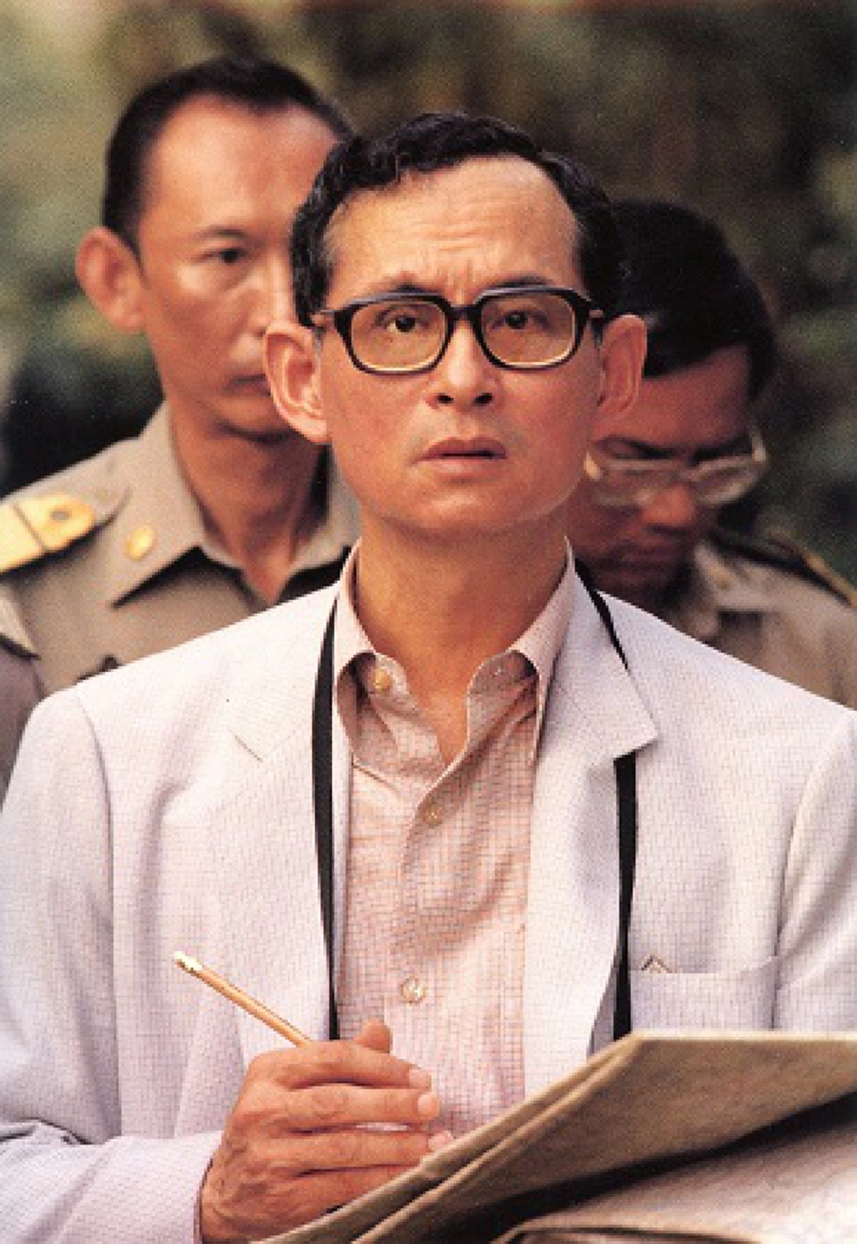 คำยืนยันจากข้าราชบริพารใกล้ชิด!! ผลของการ "ฝึกพระองค์" ตามคำสอนของพระพุทธเจ้า...ทำให้ในหลวงรัชกาลที่ ๙ "เข้าพระทัยในทุกข์" และ "ไม่กลัวความทุกข์"!!