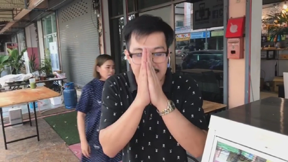 วาร์ปๆๆ..แชร์สนั่น!! เมื่อหนุ่มสายสงเคราะห์นึกครึ้มลองใจเมีย  อยากตัดผมกับสาวสวยไซส์บึ้ม...ผลก็คือความฮาปนเผ็ดแซบขั้น18+ (มีภาพ)