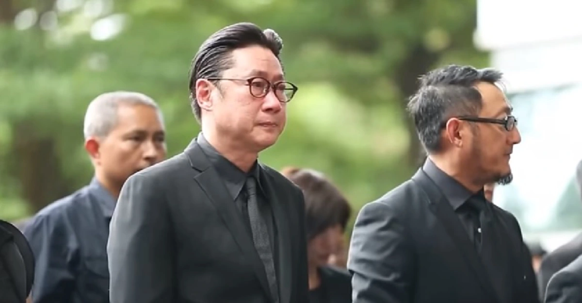 น้ำตาแห่งความอาลัย!! "ปัญญา นิรันดร์กุล" นำถวายอาลัยองค์พ่อหลวง จนเก็บความรู้สึกไม่อยู่ทำคนรอบข้างถึงร่ำไห้