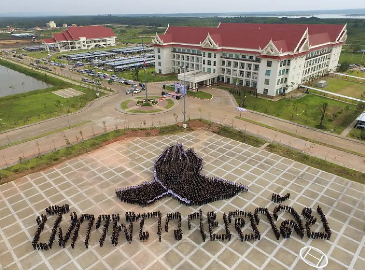 ไม่แชร์ ไม่ได้แล้ว!! รวมภาพแปรอักษร จากทุกทิศทั่วไทย ความงดงาม ตระการตา ที่ลูกๆตั้งใจทำเพื่อ "พ่อหลวง ร.9" (มีภาพ)