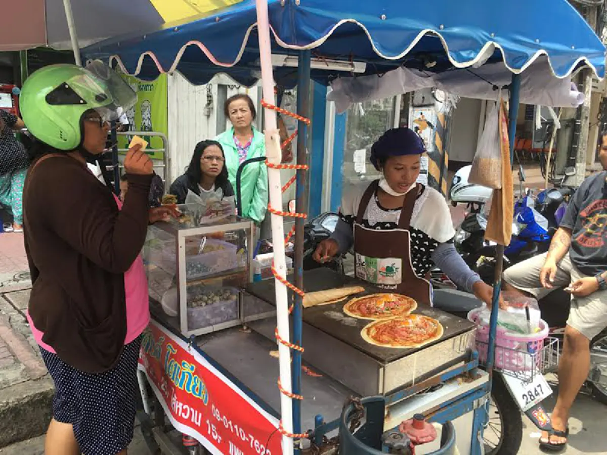 เฮ้ย จริงดิ!! สาวสุรินทร์ ทิ้งงานบริษัท ขายโตเกียว มีรายได้ เดือนละ 2 แสน แถมอร่อย จนต้องแจกบัตรคิว!!