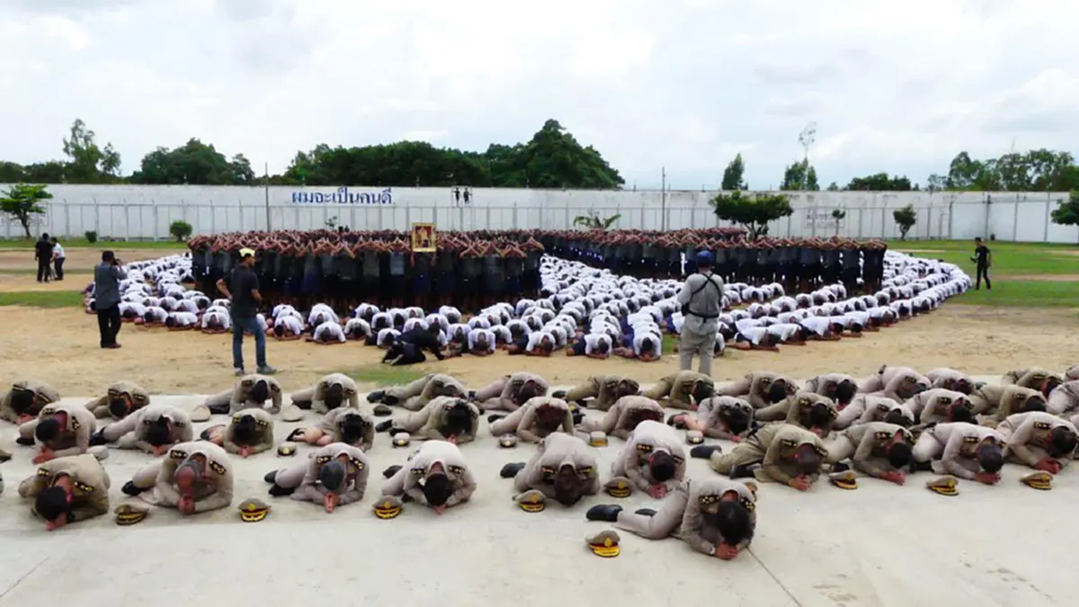 แชร์ไปโลกรู้!? "พวกเขา" มารวมพลังถวายอาลัยพ่อหลวง พอรู้ว่าเป็นใคร สะเทือนไปถึงขั้วหัวใจ น้ำตาไหลออกตา!!
