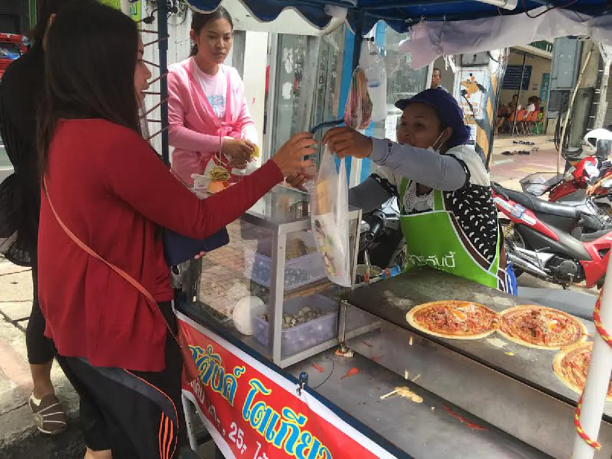 เฮ้ย จริงดิ!! สาวสุรินทร์ ทิ้งงานบริษัท ขายโตเกียว มีรายได้ เดือนละ 2 แสน แถมอร่อย จนต้องแจกบัตรคิว!!