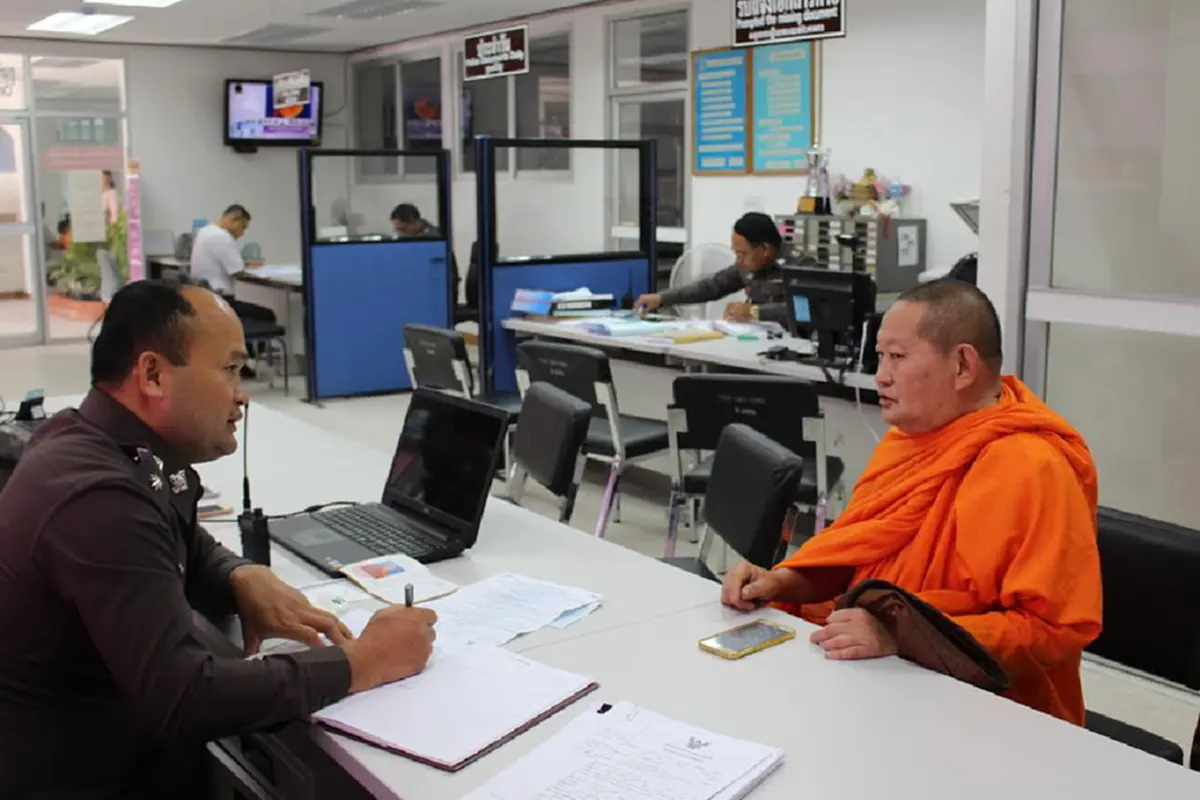 ขอให้ตายไปเป็นเปรต!! พระวัดดังเมืองสุรินทร์ โร่แจ้งความพบมารศาสนาปลอมใบฏีกาผ้าป่า หลอกเอาเงินชาวบ้าน!!