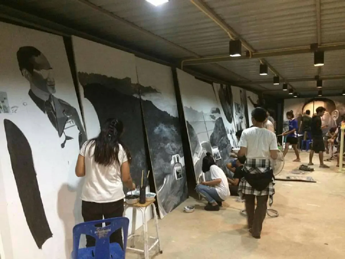 ศิษย์ มรภ.อุตรดิตถ์ ร่วมใจวาดพระบรมสาทิสลักษณ์ น้อมรำลึกในพระมหากรุณาธิคุณ ในหลวง ร.9
