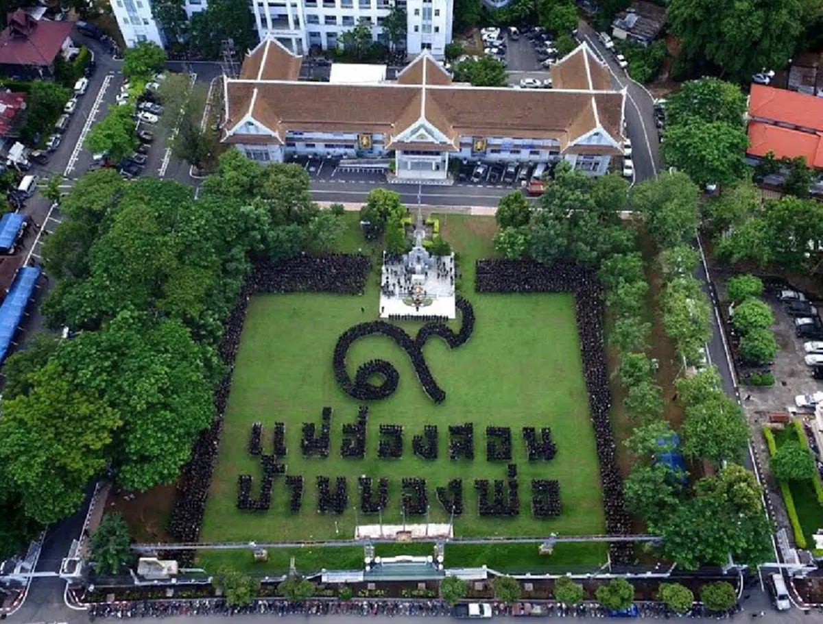 ไม่แชร์ ไม่ได้แล้ว!! รวมภาพแปรอักษร จากทุกทิศทั่วไทย ความงดงาม ตระการตา ที่ลูกๆตั้งใจทำเพื่อ "พ่อหลวง ร.9" (มีภาพ)