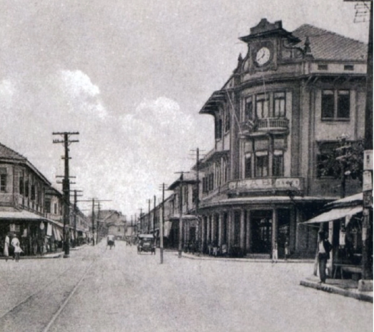 เปิดกรุ !!  "ภาพเมืองกรุงแสนวุ่นวาย" ในสมัยที่ถนนโล่งจน "ชาวสยาม"  ไม่รู้จักคำว่า "รถติด" (ชมภาพ)