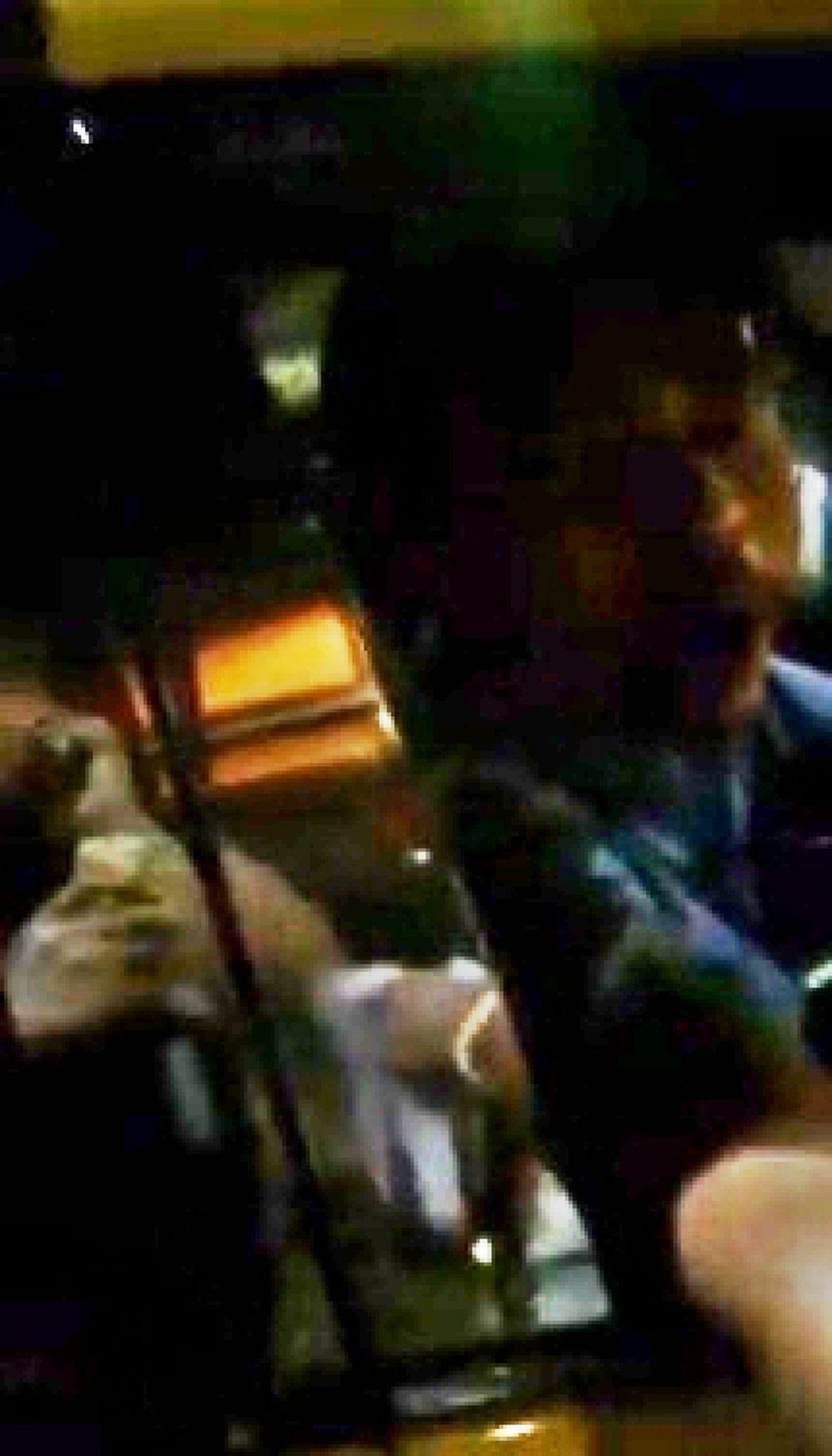 หัวร้อนอะไรเบอร์นั้น!!! หนุ่มสุดปรี๊ด โบกแท็กซี่จอโชเฟอร์พูดจาไม่ดีใส่ พอถึงที่หมายถอยรถหวังชน อัดคลิปถามดีๆ แต่โดนแถข้างๆคูๆ เฮ้ออออออออออ !!﻿ ( คลิป)