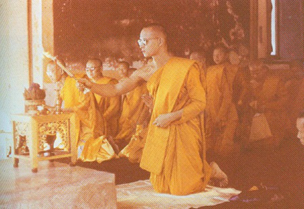 ตามรอยพ่อ...ต่อรอยธรรม!! เมื่อในหลวงรัชกาลที่ ๙ ทรงฝึกสมาธิและปฏิบัติธรรม ... "พระราชวัง" จะคล้ายเป็น "สำนักวิปัสสนา" กลาย ๆ!!