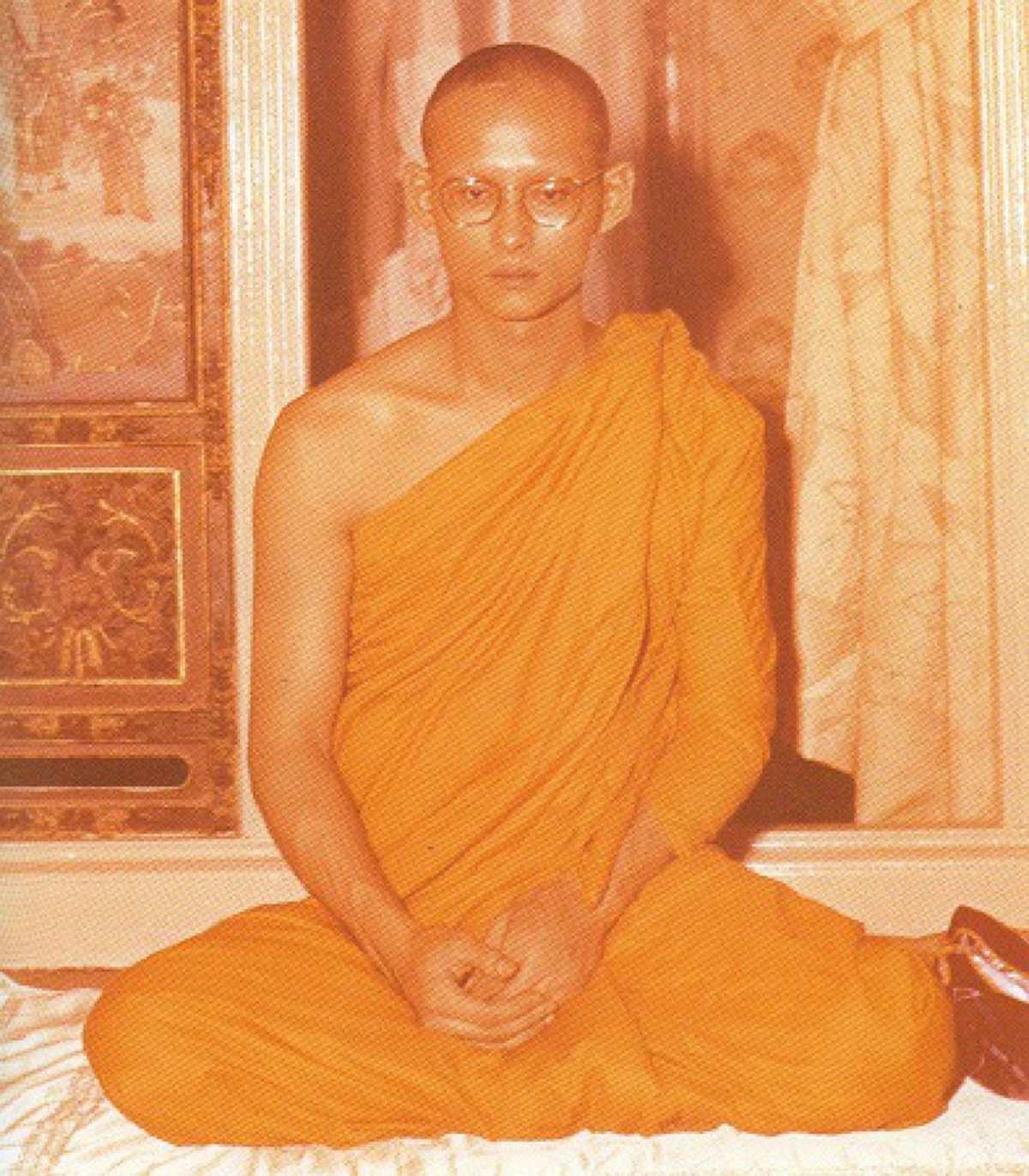 ตามรอยพ่อ...ต่อรอยธรรม!! เมื่อในหลวงรัชกาลที่ ๙ ทรงฝึกสมาธิและปฏิบัติธรรม ... "พระราชวัง" จะคล้ายเป็น "สำนักวิปัสสนา" กลาย ๆ!!
