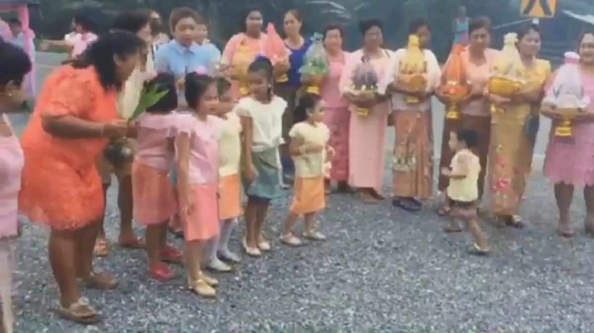 ฮือฮา!!แต่งงานฝาแฝดชาย-หญิง 6 ขวบ ขนสินสอด 2 แสน ทอง 3 บาท พ่อเผยแต่งแก้เคล็ดตามความเชื่อโบราณ