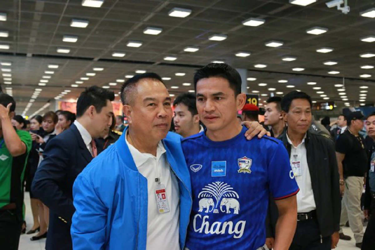 ลือลั่น..สนั่นวงการ! จากความไม่ชัดเจนในสัญญาใหม่ "ทีมชาติไทย "  ทำให้ "ซิโก้" เตรียมผันตัวนั่งผู้บริหารสโมสร"ไทยลีก" (รายละเอียด)