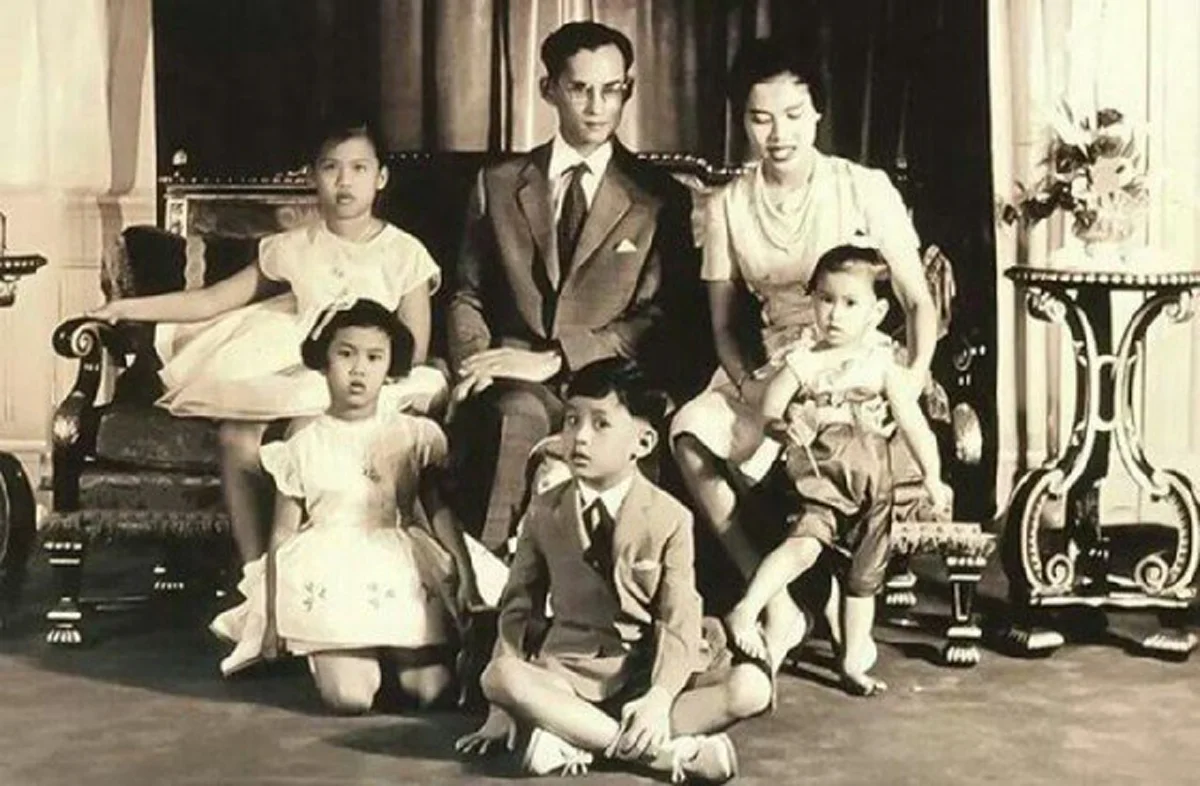 ข้าพเจ้าก็เป็นข้าพระบาทคนหนึ่งของพระเจ้าอยู่หัวฯ...พระราชดำรัสที่ชัดเจนจาก สมเด็จพระบรมฯ ที่ทรงกล่าวถึง ทูลกระหม่อมพ่อ