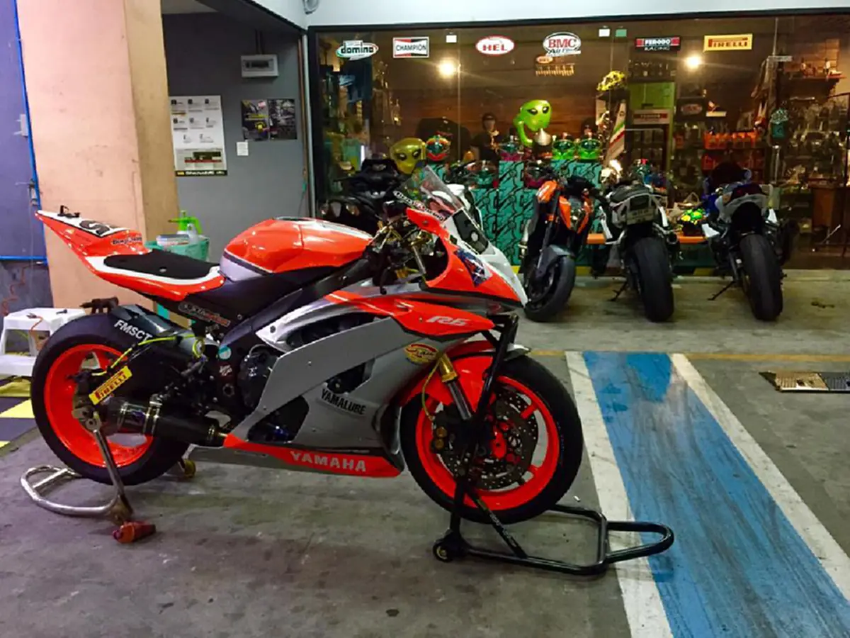 ดูกันชัดๆ รถบิ๊กไบค์คู่ใจ "เบนซ์ เรซซิ่ง" มีรุ่นไหนบ้าง มาดูกัน บอกเลยแพงทุกคัน !! (ภาพ+รายละเอียด)