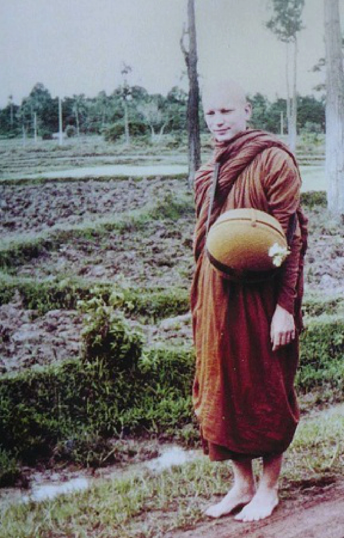 ลูกถีบอรหันต์!! "พระอาจารย์ญาณธัมโม" พระฝรั่งรูปแรกและรูปเดียวที่โดนหลวงพ่อชา "ถีบหงายหลัง" จนตาสว่างไปทั้งชีวิต!!
