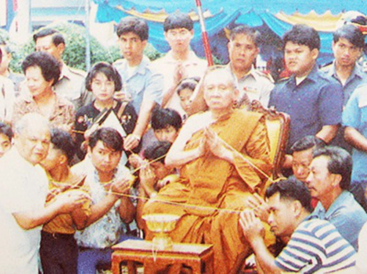 อธิษฐานจิตดับฤทธิ์ไฟ!! แม้แต่ "ความร้อนทะลักจุดเดือด" ยังอุ่นลงถนัดใจ...เมื่อได้สัมผัสกับ "กระแสจิตเย็นชุ่ม" ของสมเด็จพระญาณสังวรฯ!!