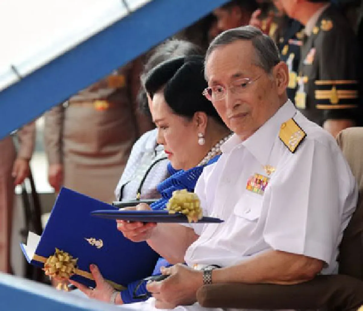 ปลาบปลื้มปีติยิ่งนัก "ภาพพระหัตถ์ของพ่อหลวง" ที่คอยดูแลลูกๆ กว่า ๖๕ ล้านคน ตลอด ๗๐ ปีที่ครองสิริราชสมบัติ