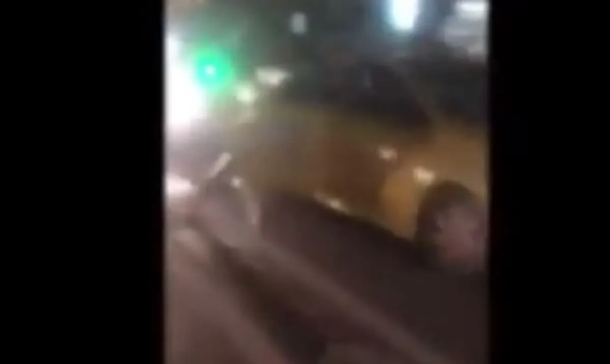 ดื่มหนักไปหน่อย รวบตัว "นทท.มะกัน"เปิดประตู"เเท็กซี่"ปัสสาวะกลางเเยกอโศก อ้างเมา ทนไม่ไหว?? โดนปรับ2พันบาท!!