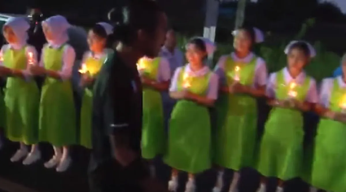 พลังในการก้าวไปพร้อมๆกัน!!  "พยาบาลสุราษฎร์"ตั้งเเถวต้อนรับ..เปล่งเสียงจากก้นบึ้งหัวใจ!! "พี่ตูน"ถึงกับหยุดวิ่ง เเทบกลั้นน้ำตาไม่อยู่(คลิป)