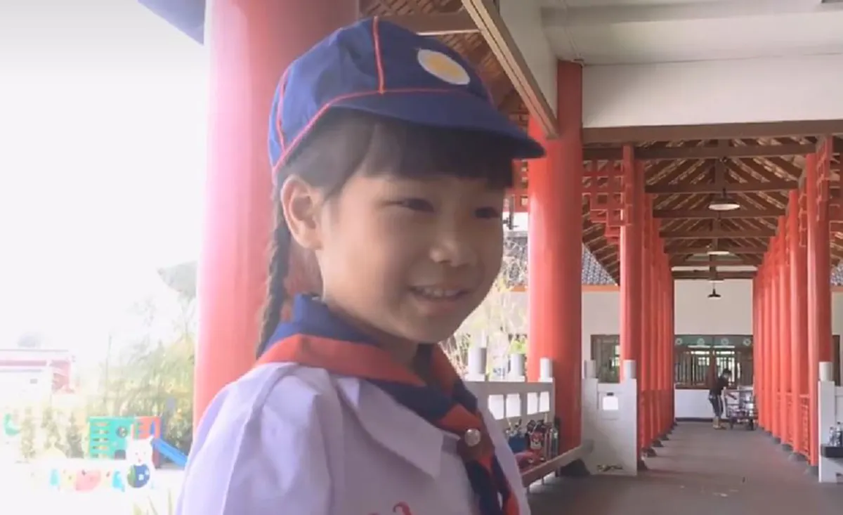 ทุกคนท่องตามเรานะ "หนูน้อย"นักเรียนจีน ขอสอนเพื่อนๆพี่ๆ ท่องก.-ฮ. พร้อมนับ1-0 เเสนน่ารัก เก่งที่สุดเลย ใครดูเเล้วเป็นต้องยิ้มไปตามๆกัน(คลิป)