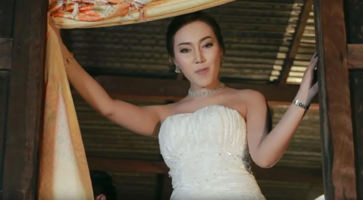 กลัวจะถูกเเบน "ต้า"นักร้องสาว เพลง“ครางชื่ออ้ายแน”ขอโทษสังคม เสียใจ...หลายคนมองในเเง่ลบก็ไม่ผิด เพราะเนื้อหาต้องการสื่อโดยตรงอยู่เเล้ว??