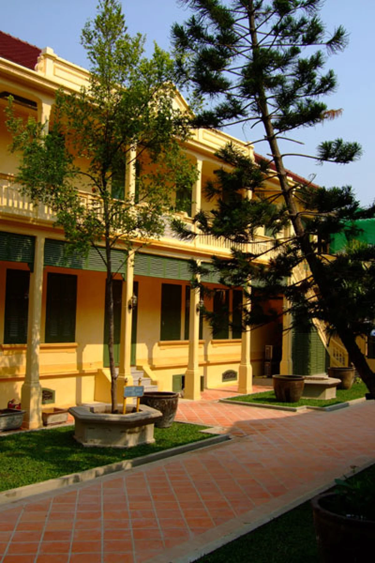 พระวิญญาณสมเด็จฯ กรมหลวงวชิรญาณวงศ์!! เปิดเรื่องเล่า..เมื่อเดินสวนกับพระผู้ใหญ่แก่ๆ ท่าทางใจดี ห่มครองจีวรสีกรัก ที่หอสหจร วัดบวรฯ!!