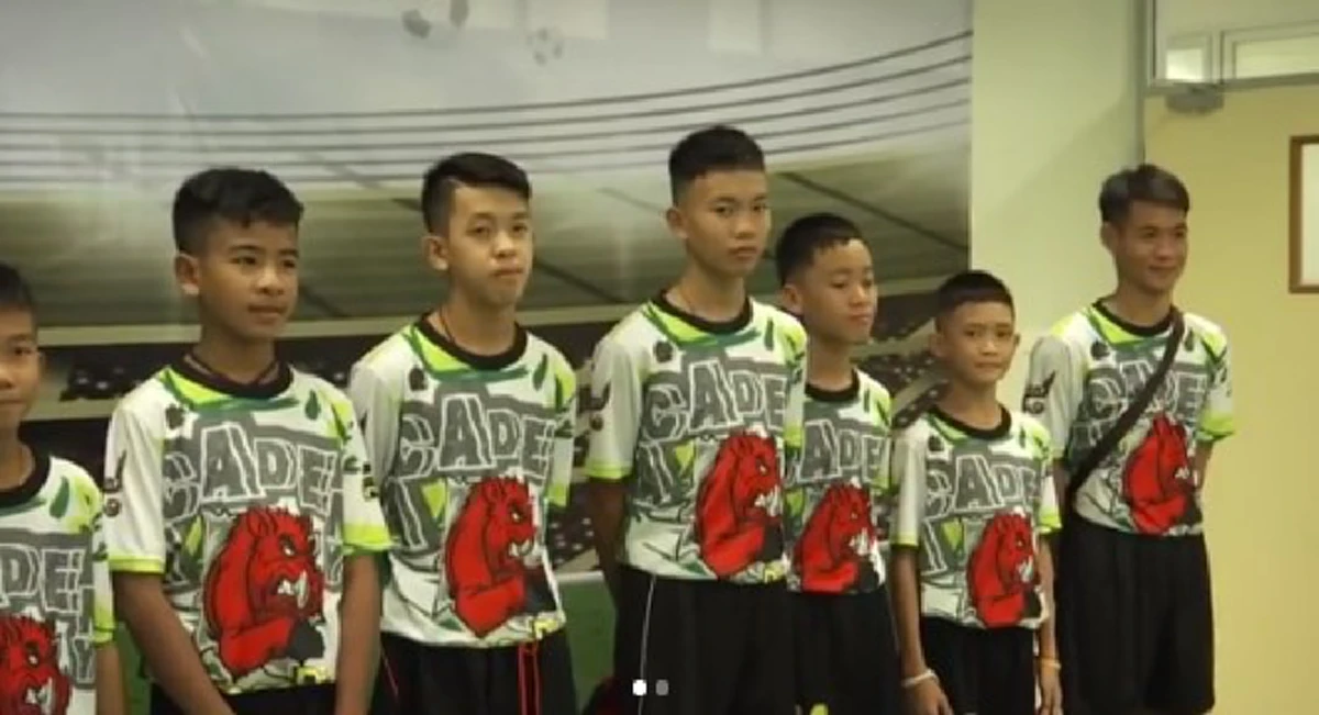 คดีพลิก! เปิดความจริง "โค้ชเอก" จัดลำดับ "ทีมหมูป่า" ให้ใครออกก่อน-หลัง จากถ้ำหลวง !!! (คลิป)