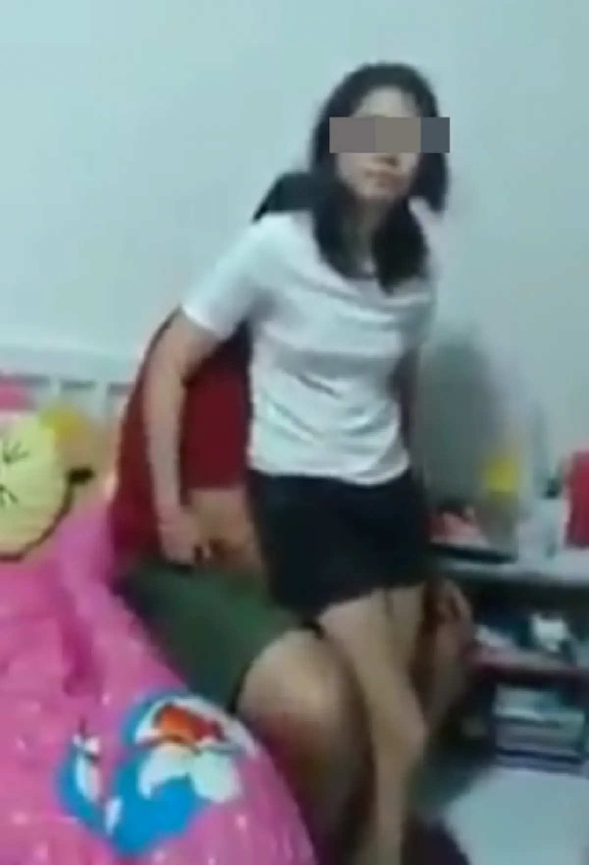 หนุ่มแอบมาเซอร์ไพรส์วันเกิดเมีย แต่เจอนอนอยู่กับผู้ชายอื่น