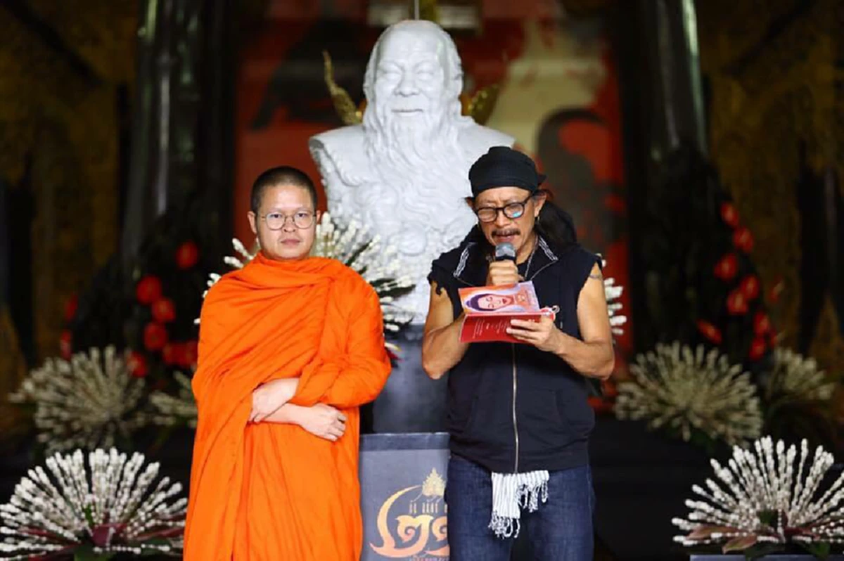 คืนสู่สวรรค์ ว.วชิระเมธี แต่ง แอ๊ด คาราบาว ร้อง เพราะจับใจ แสดงความอาลัยในหลวง ร.9 (มีคลิป)