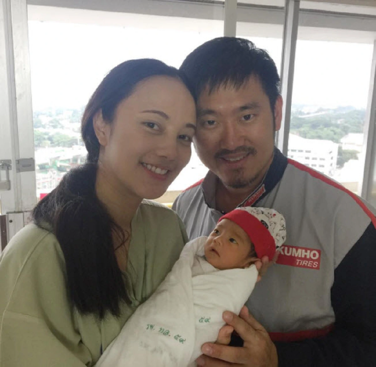 สวยกว่าตอนอยู่ในวงการอีก!!! "กุญแจซอล" ปลดล็อคโซเชียลแล้ว เปิดใจลงภาพครอบครัวครั้งแรกหลังคลอดในรอบ 9 เดือน นี่แหละ หัวอกของคนเป็นแม่