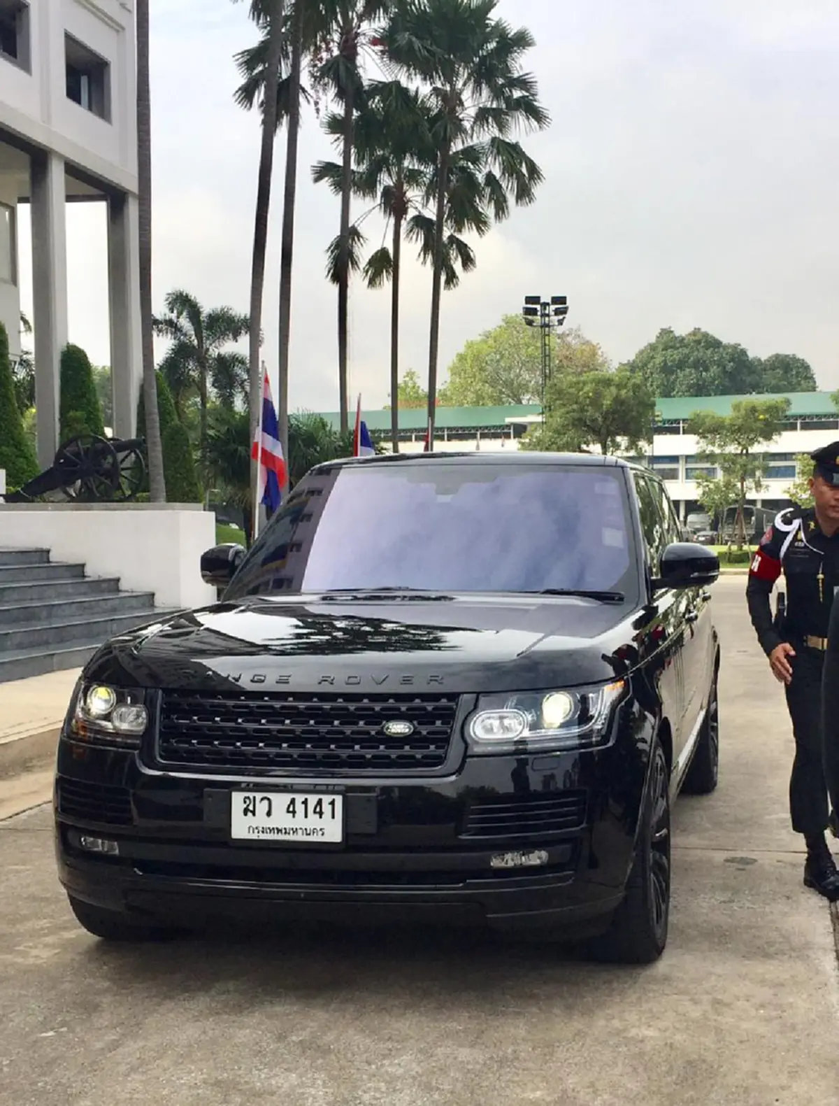 แอบส่อง รถRange Rover คันโปรด "บิ๊กแดง" ...เลขสวย 4141