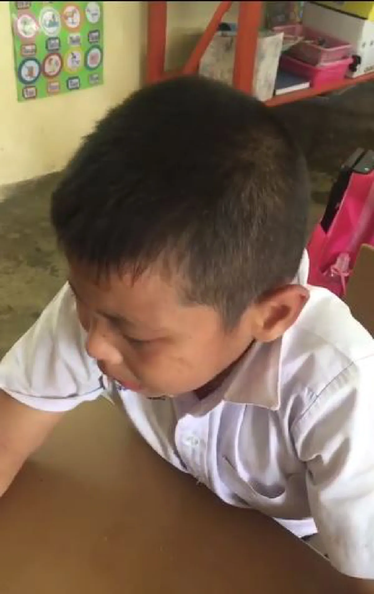 น่ารักอีกแล้ว!!! กระแสคลั่งไคล้พี่ตูนแรงไม่หยุด เด็กใต้ร้องไห้ขี้มูกโป่งไม่ได้เจอพี่ตูน  บอกคิดถึง อยากพบ (มีคลิป)