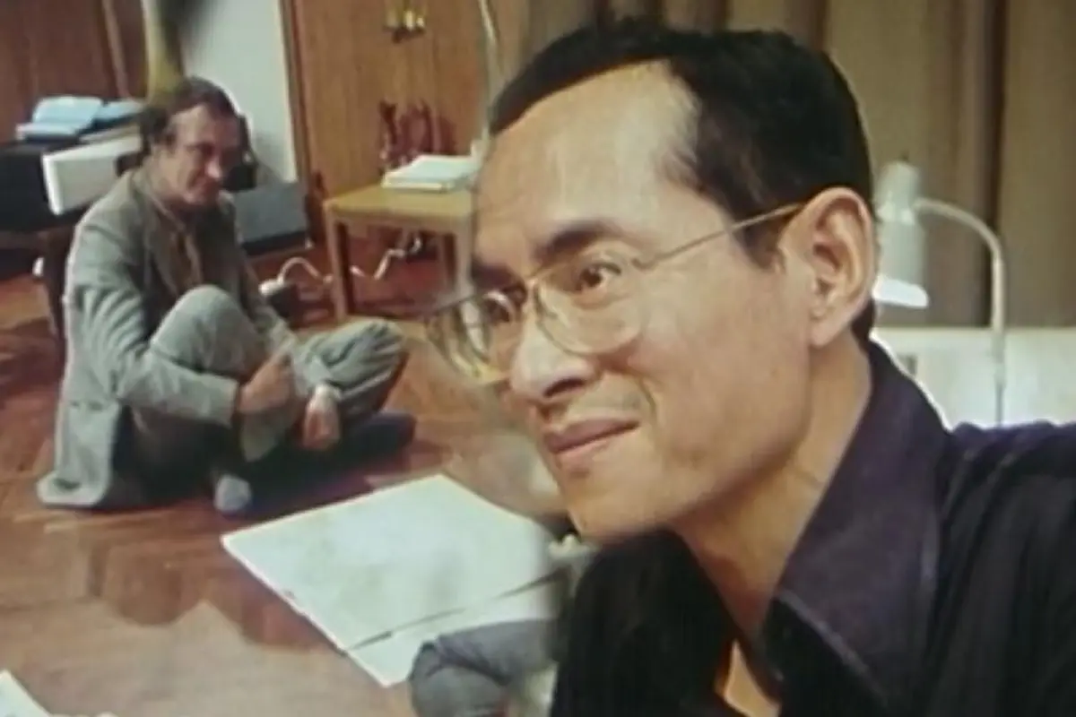 พระเจ้าอยู่หัว รัชกาลที่ ๙ ตรัสตอบสัมภาษณ์เรื่อง"พระมหากษัตริย์" ที่ใครได้ยินต้องบอกคำเดียวว่า "ขอพระองค์ทรงพระเจิญ"