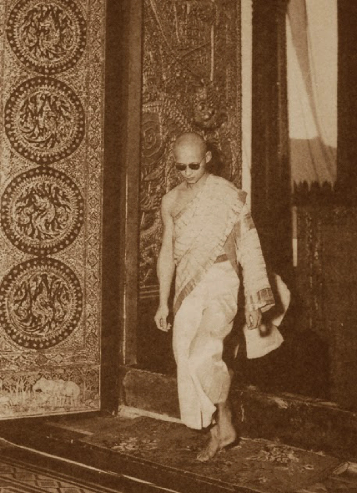 น้ำตาหลั่ง ยามฟังพระสุรเสียง...ชวนฟัง พระสุรเสียงของในหลวงรัชกาลที่๙และสมเด็จย่าฯ ครั้งพระองค์ทรงลาผนวช ยังความปลื้มปีติแก่คนไทยทั้งประเทศ
