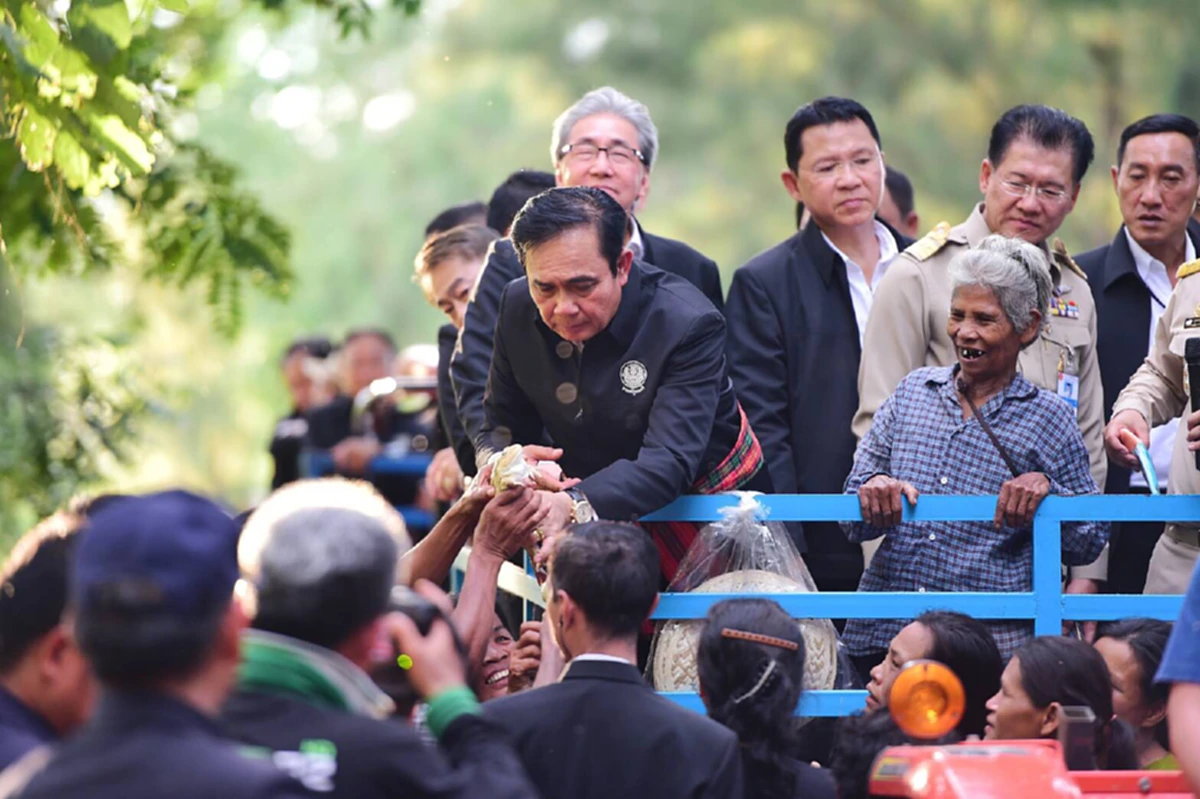 “เจ้าชายกบ” ประยุทธ์...ได้ใจคนรักสัตว์ไปเต็มๆ  เปิดมุมน่ารักสร.1  ปราณีสี่ขาเมตตาสัตว์โลก