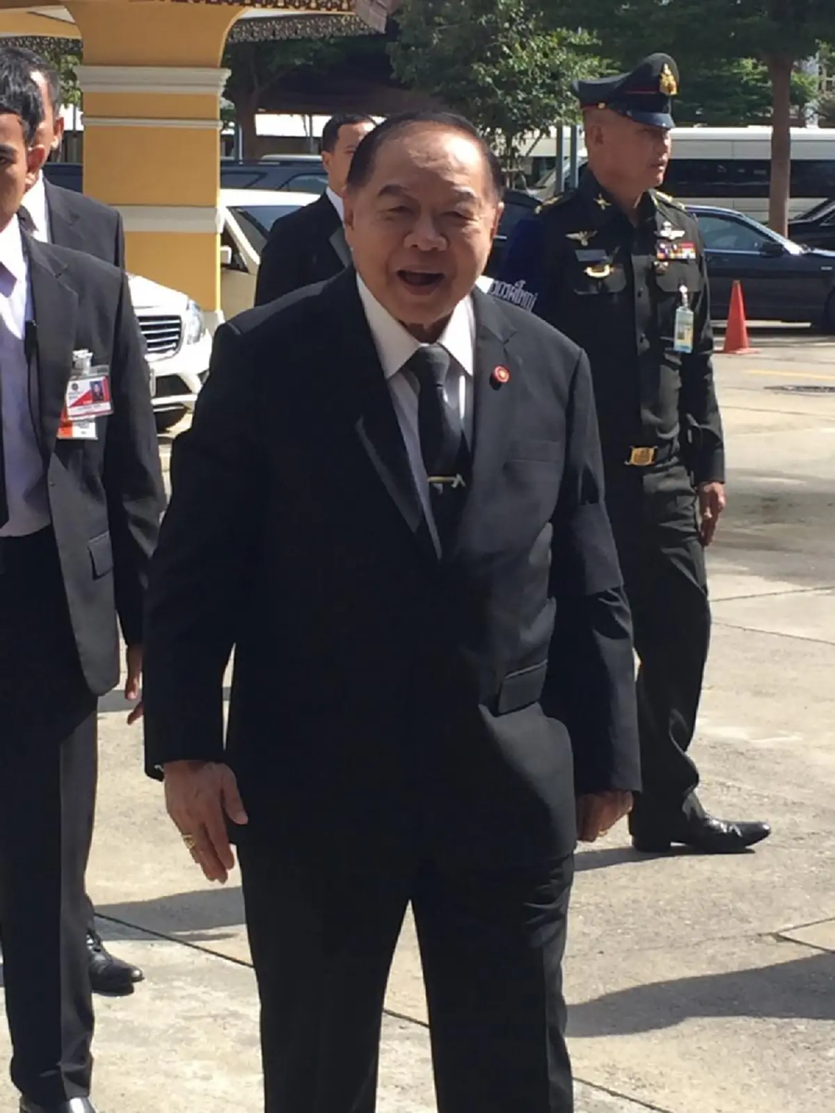 "บิ๊กป้อม" สวน "แทรกแซง ตรงไหน"พรรคเพื่อไทย จี้ คสช.แทรกแซง กระบวนการยุติธรรม.ไม่รู้เป็นเกมพรรคเพื่อไทยให้"ปู"ใช้อ้างขอลี้ภัยการเมืองหรือไม่