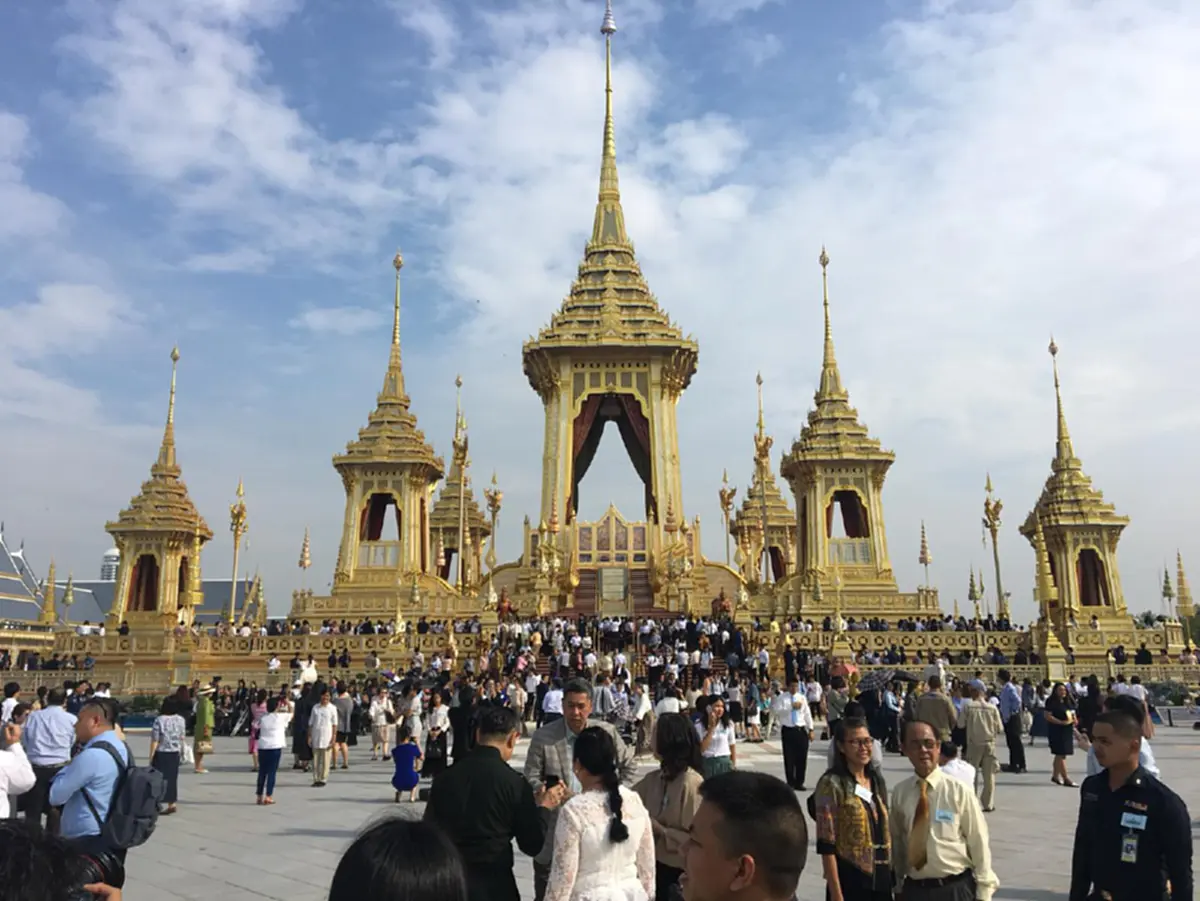 ธนะศักดิ์ยันยกพระเมรุมาศไปตั้งที่อื่นไม่ได้  เพราะผิดกฏมณเฑียรบาล  แต่รัฐบาลเล็งนำชิ้นส่วนพระเมรุมาศและองค์ประกอบสำคัญไปจัดแสดงในพิพิธภัณฑ์