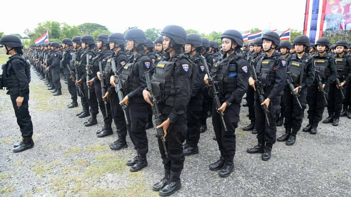 ไม่ใช่แค่ สวย แกร่ง เก่ง....แต่เสียสละสุดๆ!!พร้อมแล้ว!! 121"เหยี่ยวดำ"ทหารพรานหญิง นย.รุ่นแรกลงใต้.ผบ.ทร.ให้กำลังใจ และชื่นชมประดู่เหล็กหญิง